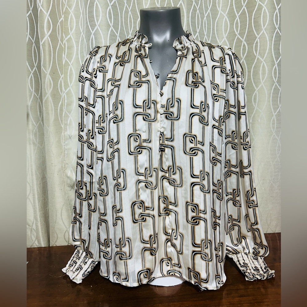 Have & Blair London Chain Design Blouse
Smocked cuffs Button Closure